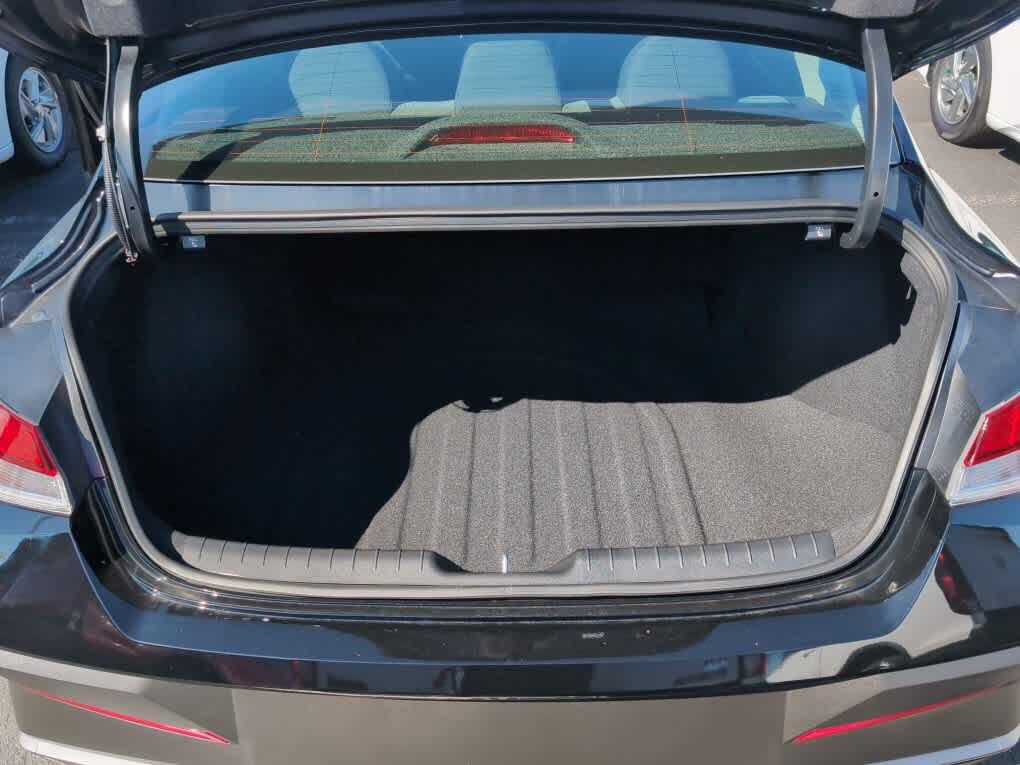 New 2026 Hyundai Elantra SE FWD image 18