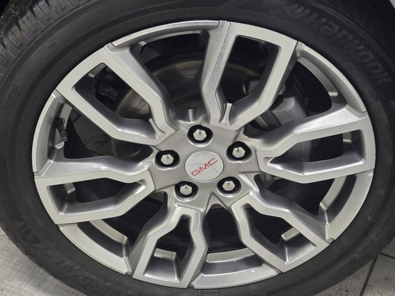 Used 2024 GMC Terrain Denali w/ Denali Premium Package image 12