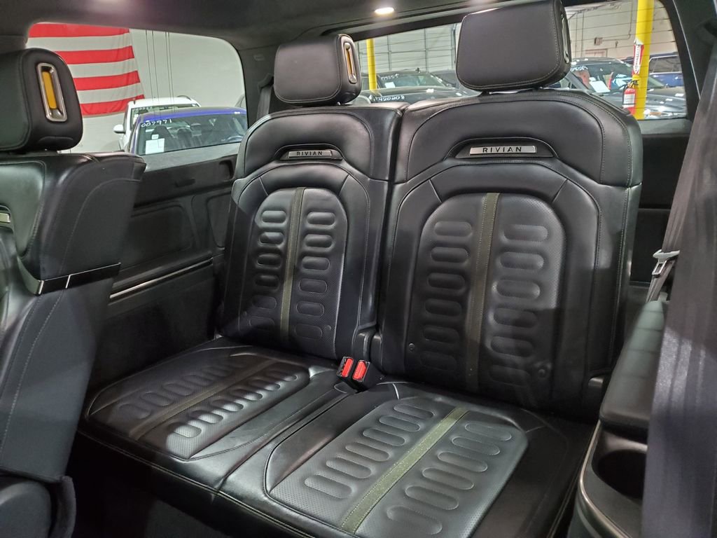 Used 2024 Rivian R1S Adventure AWD/4WD image 32