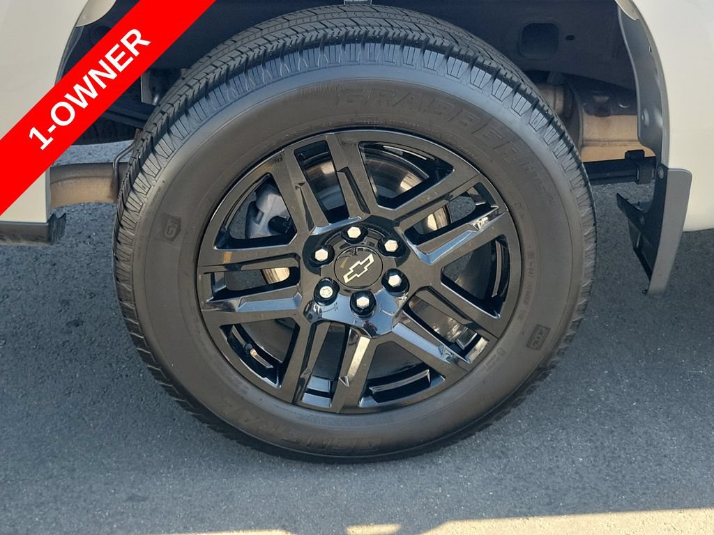 Used 2022 Chevrolet Silverado 1500 Custom w/ LPO, Dark Essentials Package RWD image 8