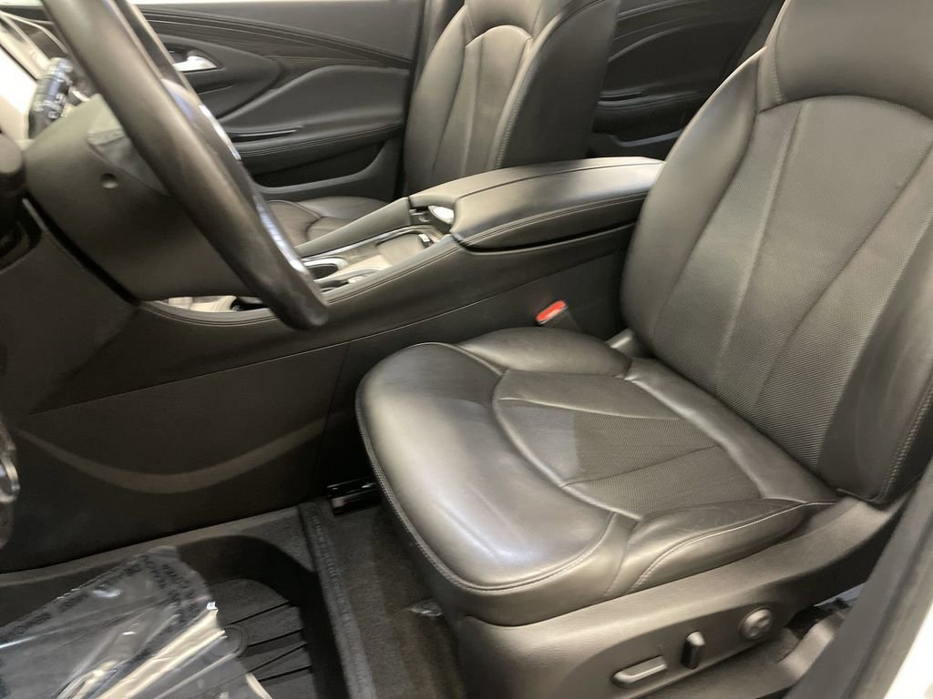 Used 2020 Buick Envision Essence FWD image 13
