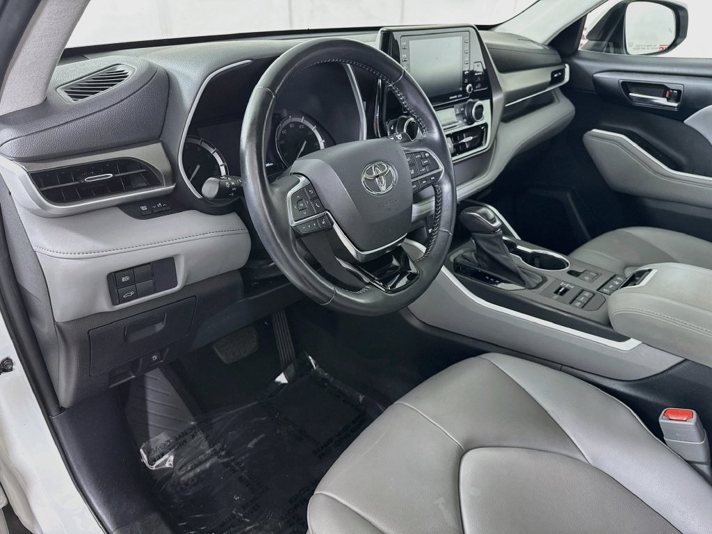 Certified 2021 Toyota Highlander XLE AWD/4WD image 18