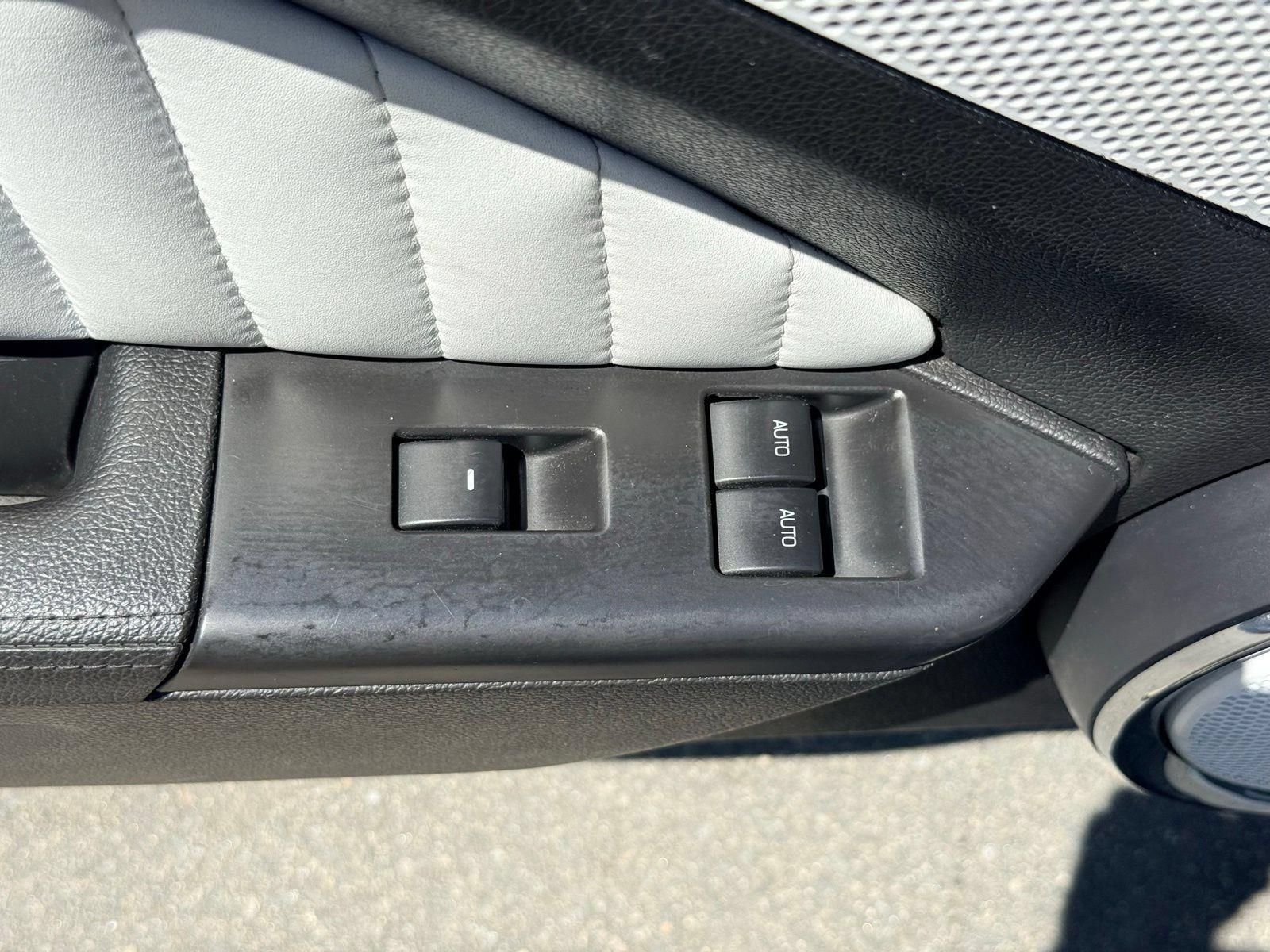 Used 2010 Ford Mustang Shelby GT500 RWD image 17