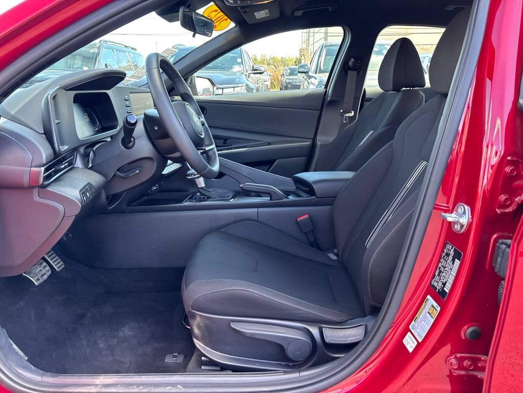 Certified 2025 Hyundai Elantra Sport FWD image 11
