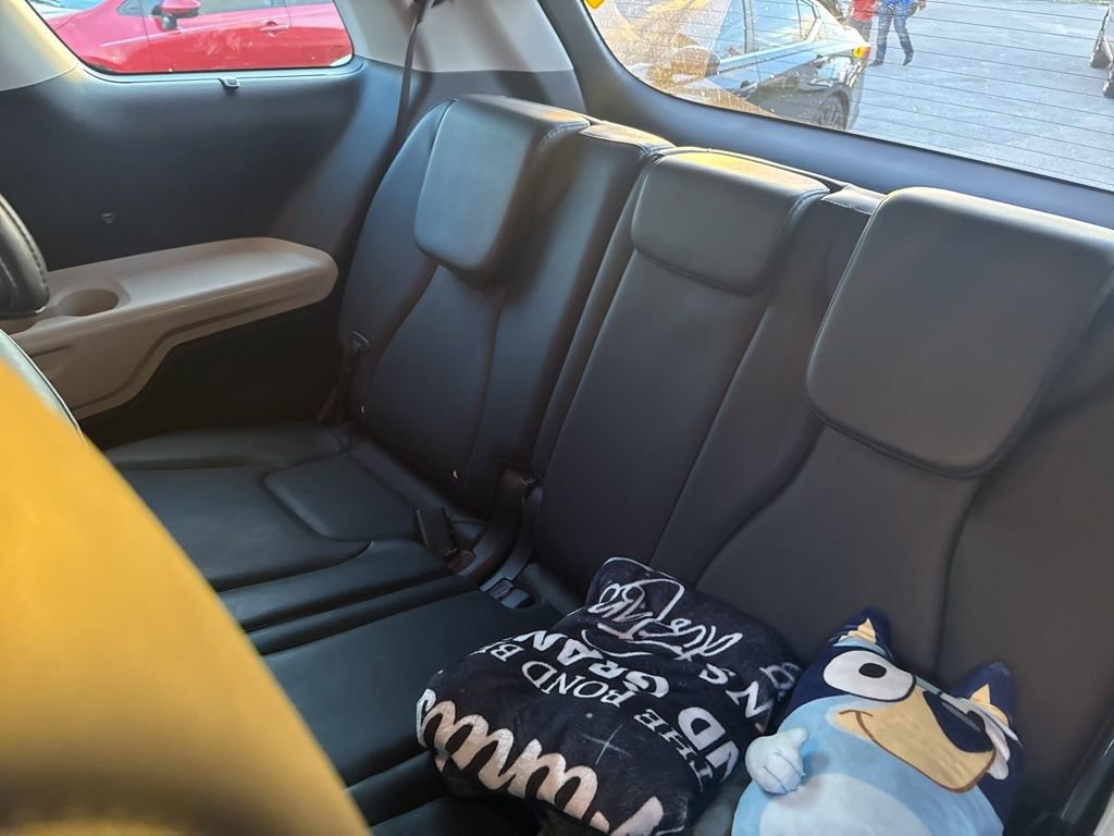 Used 2024 Kia Carnival EX image 10