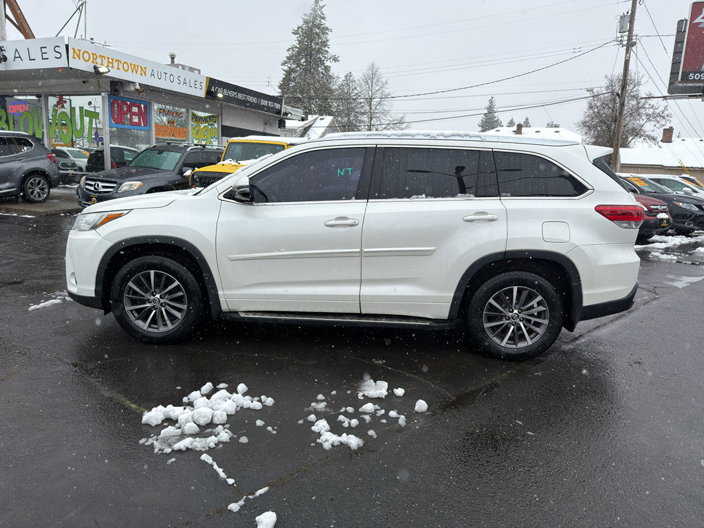 Used 2018 Toyota Highlander XLE w/ Protection Package #3 AWD/4WD image 3