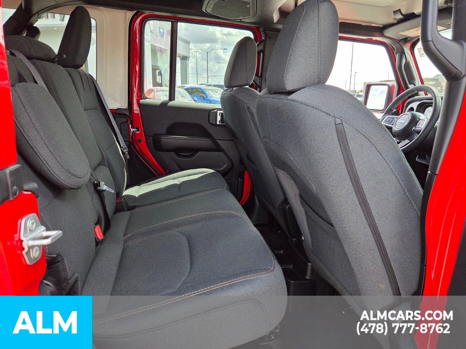 Used 2025 Jeep Wrangler Unlimited Sahara w/ Safety Group image 15