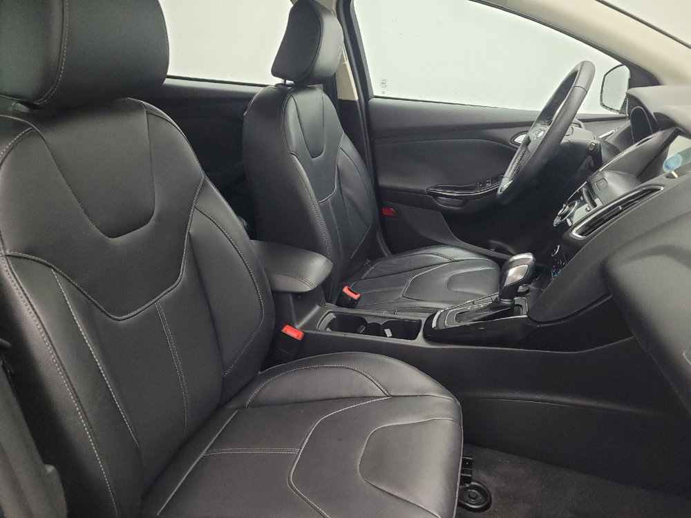 Used 2018 Ford Focus Titanium w/ Titanium Technology Package FWD image 21