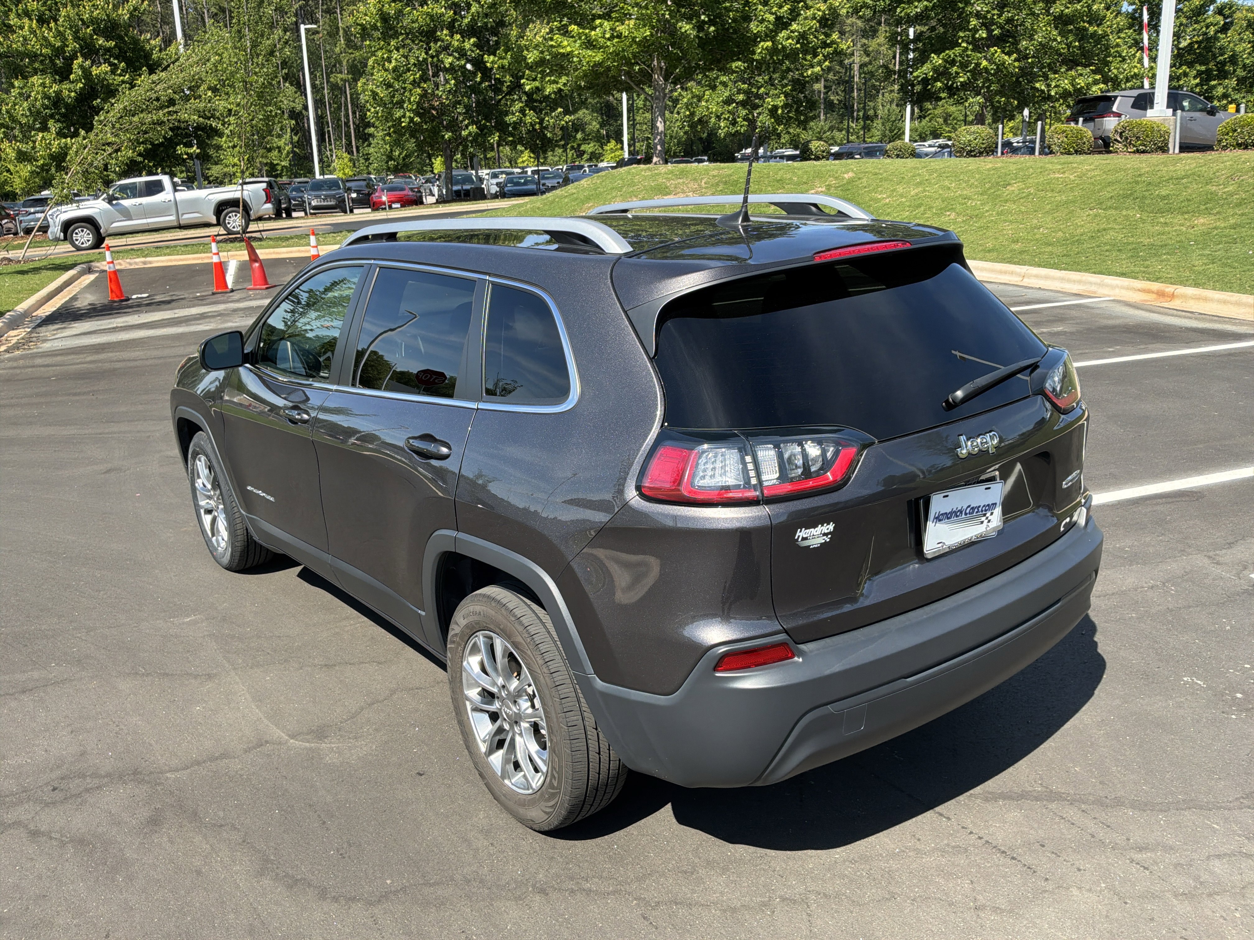 Used 2019 Jeep Cherokee Latitude Plus FWD image 8