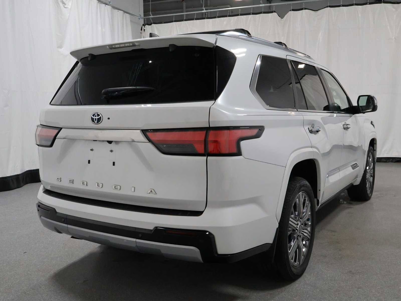 Used 2024 Toyota Sequoia Capstone AWD/4WD image 9