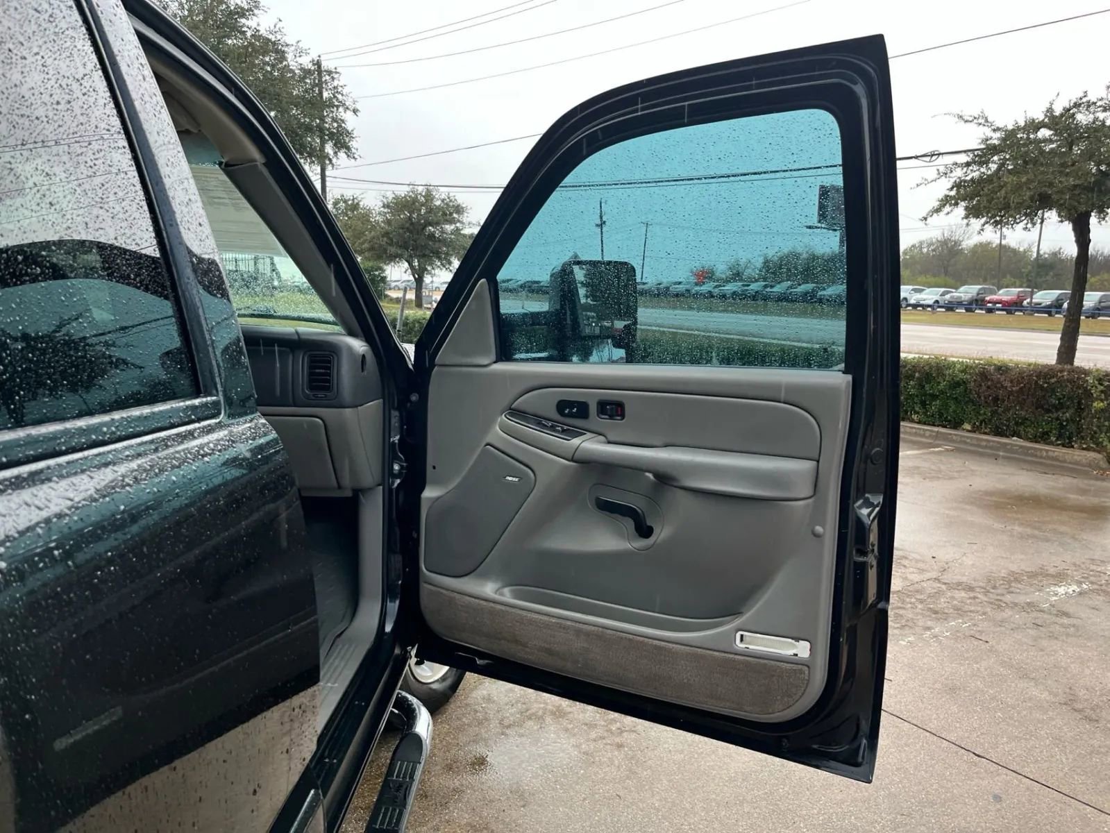 Used 2005 Chevrolet Avalanche Z66 w/ Preferred Equipment Group RWD image 16