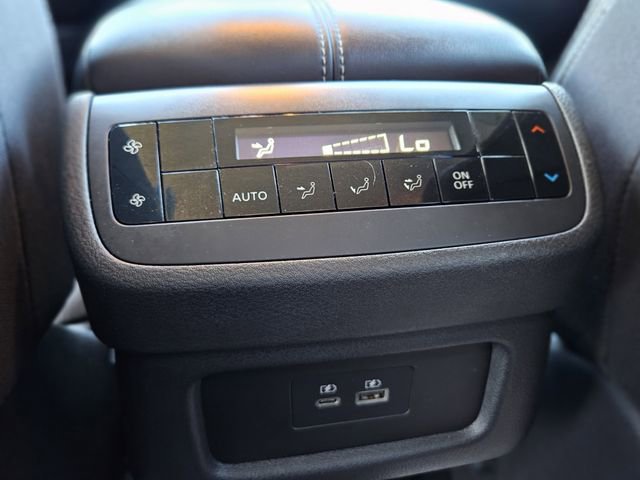 Used 2024 Nissan Pathfinder SV image 29