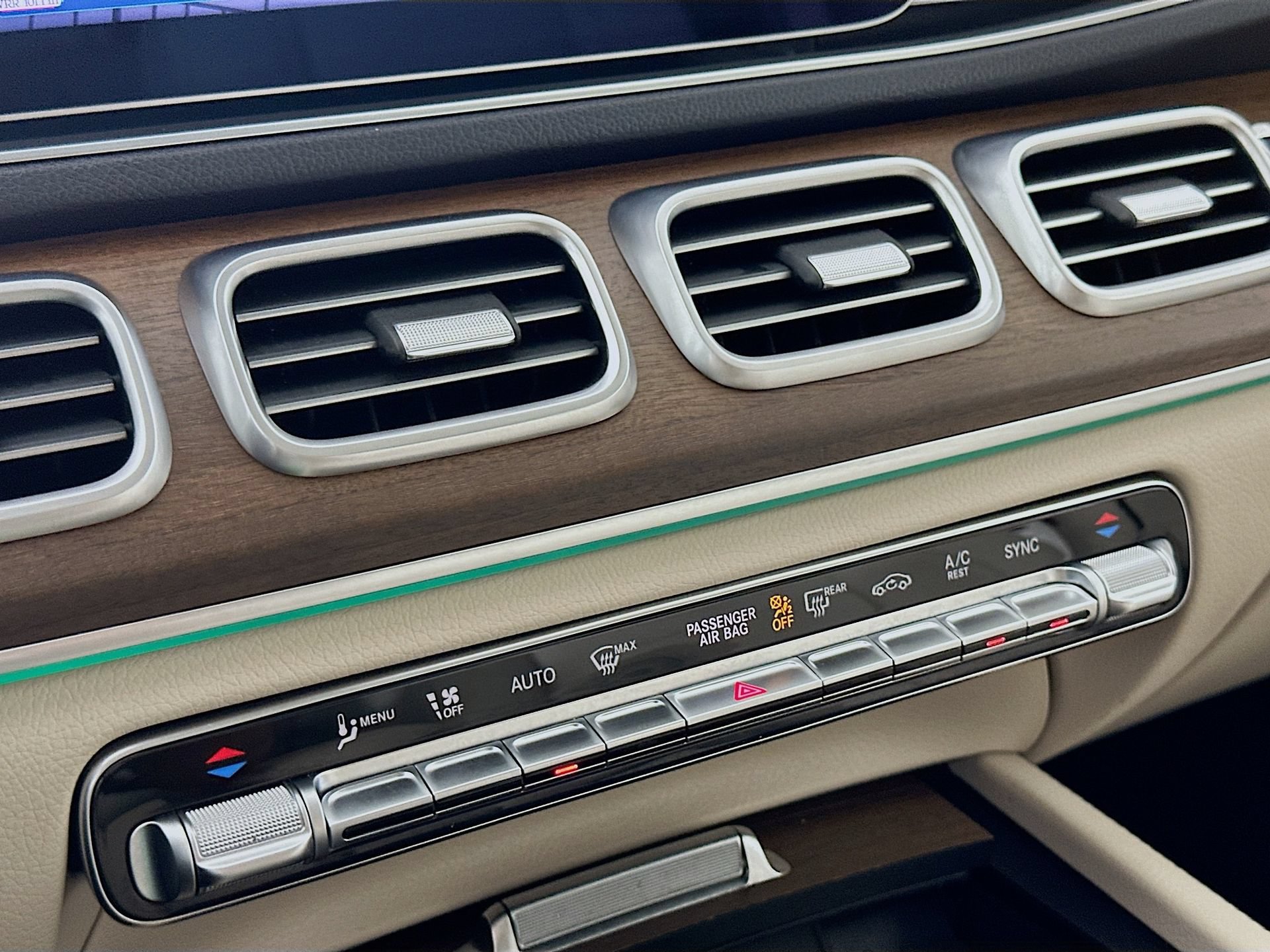 Certified 2025 Mercedes-Benz GLE 350 4MATIC image 17