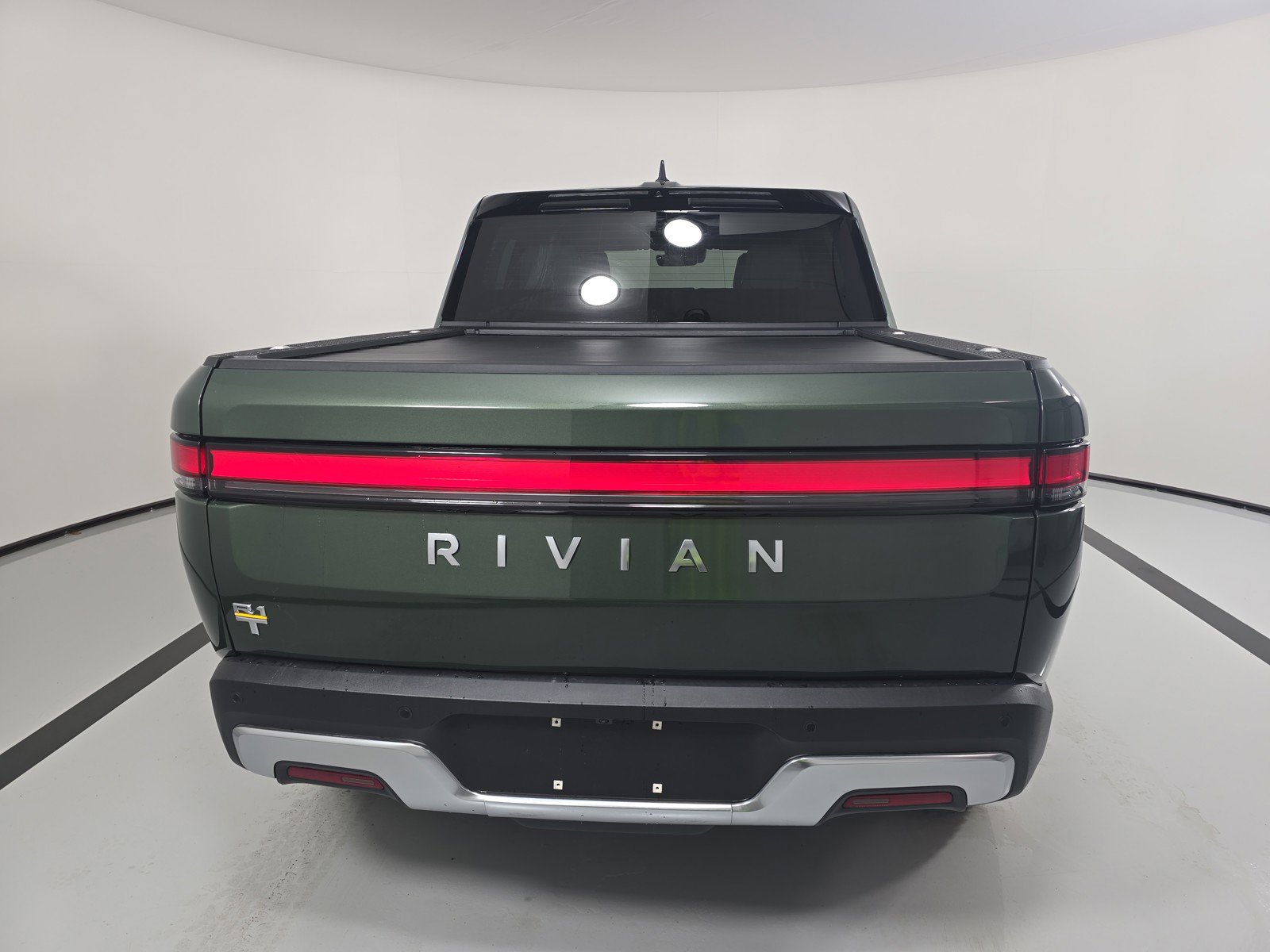 Used 2022 Rivian R1T Adventure image 4