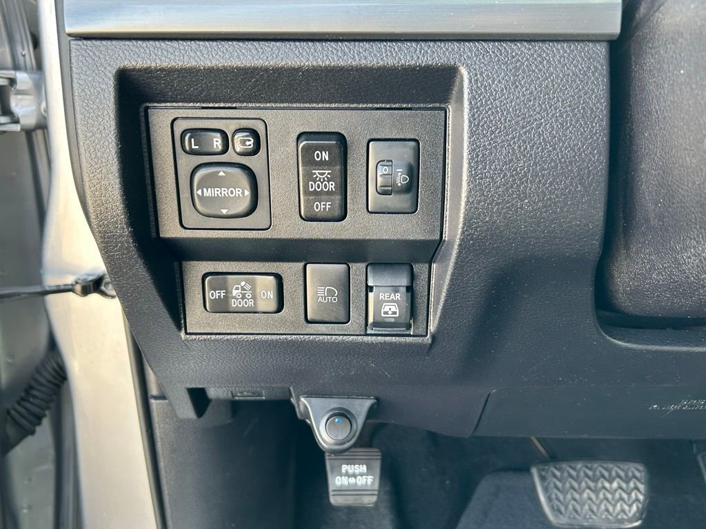 Used 2021 Toyota Tundra Platinum AWD/4WD image 13