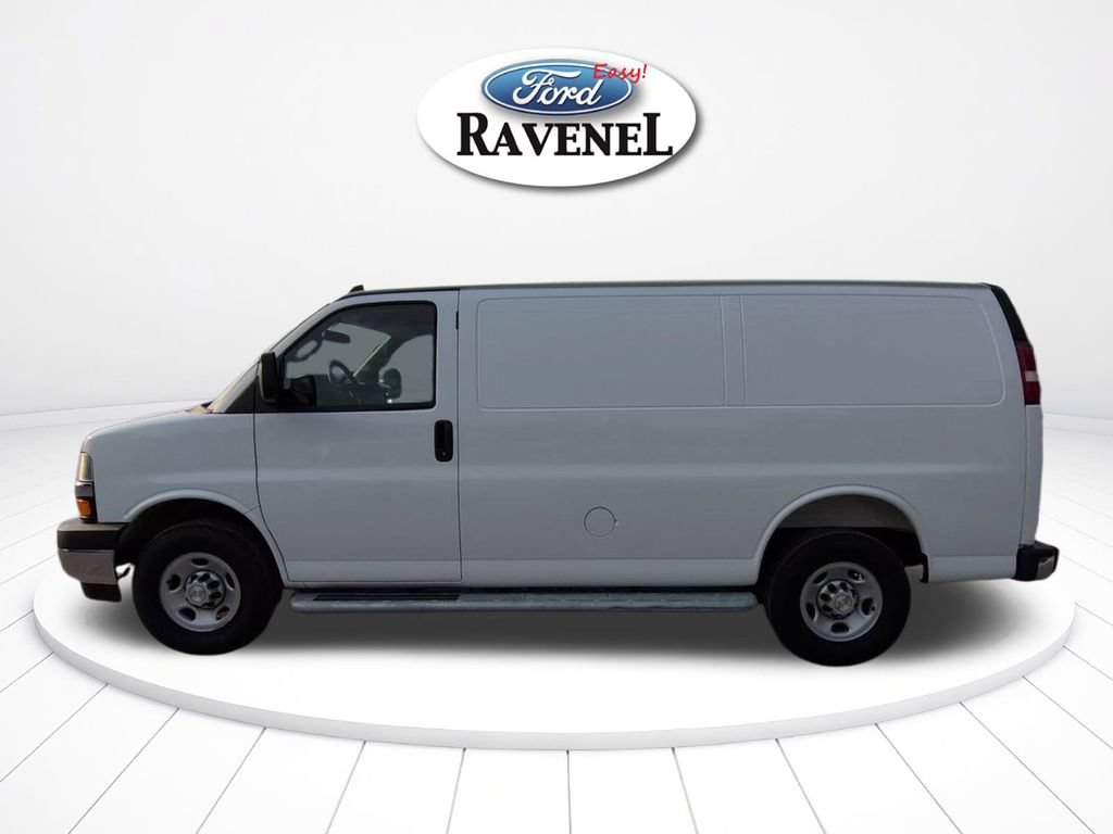 Used 2025 Chevrolet Express 2500 w/ Driver Convenience Package RWD image 7
