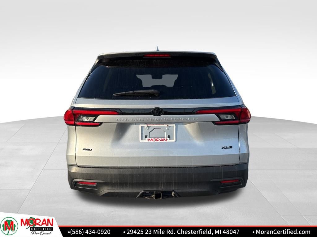 Used 2024 Toyota Grand Highlander XLE image 4