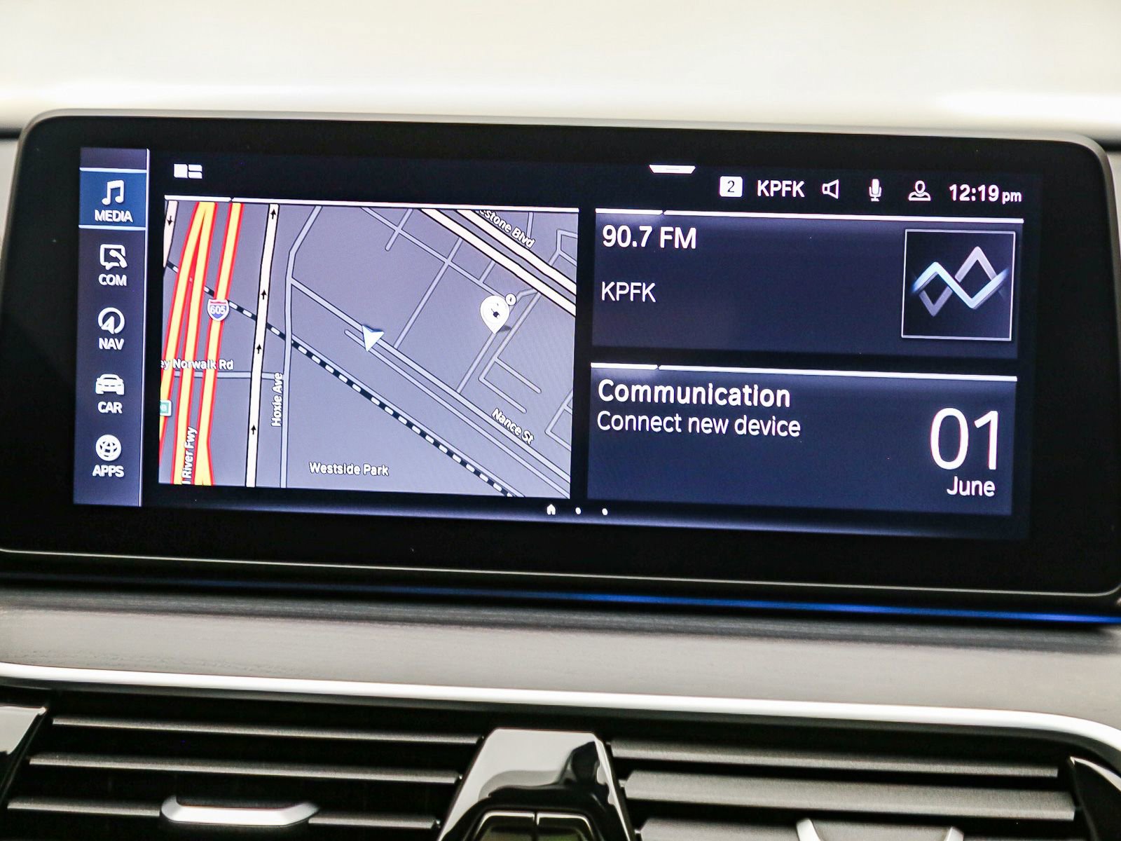 Certified 2023 BMW 530e w/ Premium Package RWD image 15