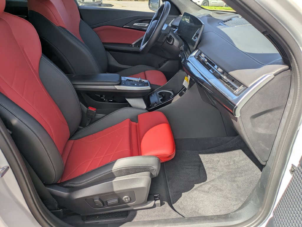 Used 2025 BMW X2 xDrive28i w/ Technology Package AWD/4WD image 24