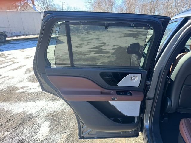 Used 2025 Lincoln Aviator Reserve w/ Luxury Package AWD/4WD image 18