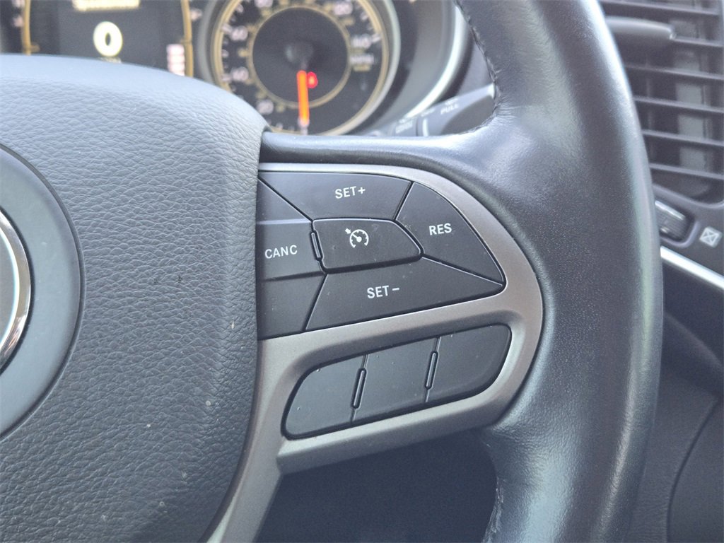 Used 2020 Jeep Cherokee Latitude Plus w/ Comfort/Convenience Group image 30