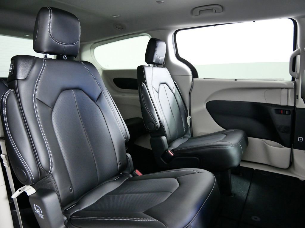New 2024 Chrysler Pacifica Touring-L image 26