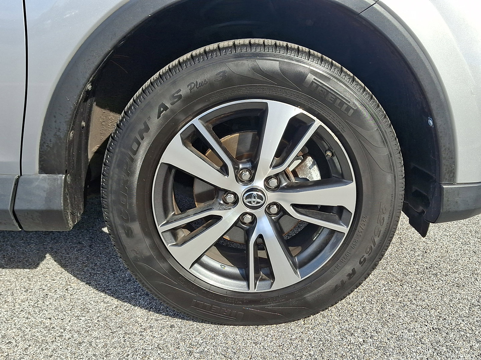 Used 2018 Toyota RAV4 XLE image 9