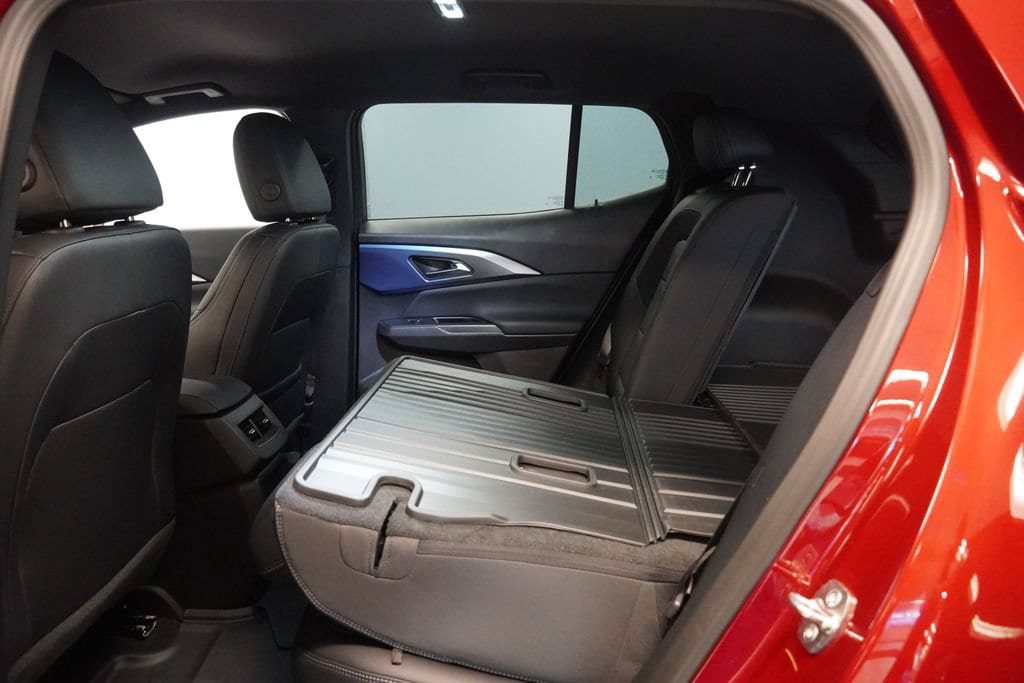 New 2026 Chevrolet Equinox EV LT w/ LPO, Blackout Package FWD image 28