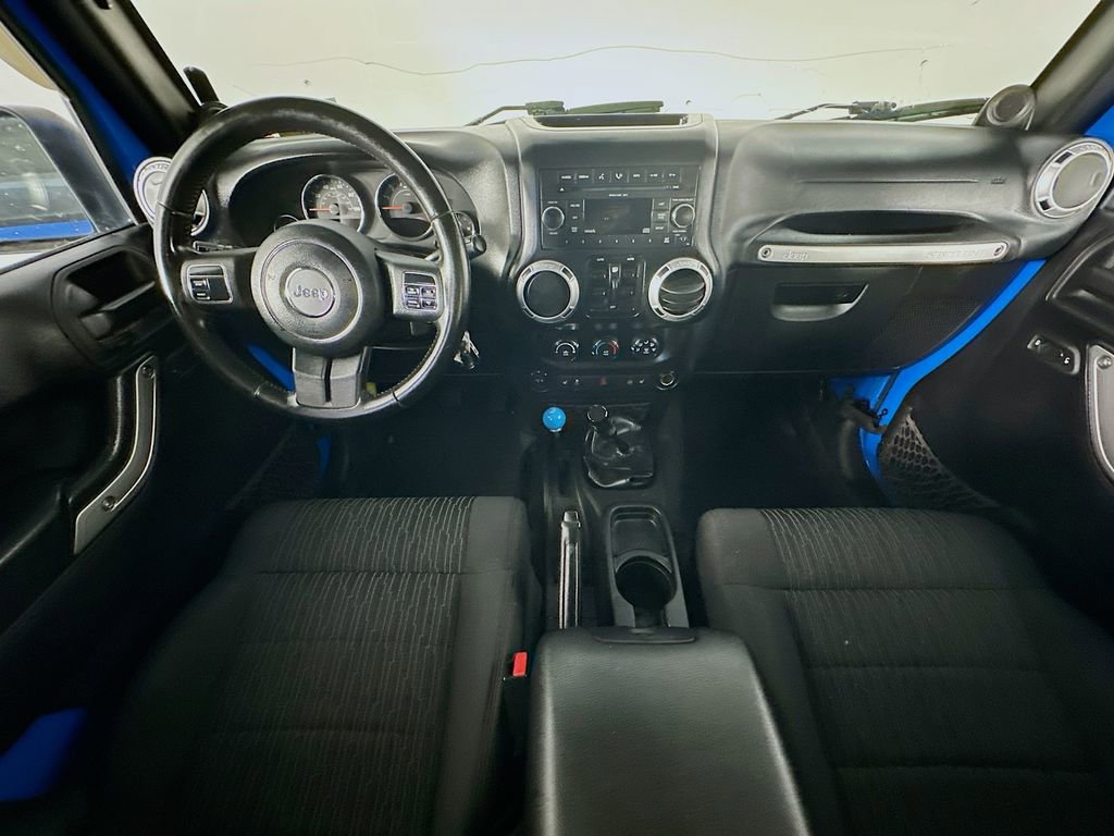 Used 2011 Jeep Wrangler Unlimited Sahara w/ Dual Top Group AWD/4WD image 10