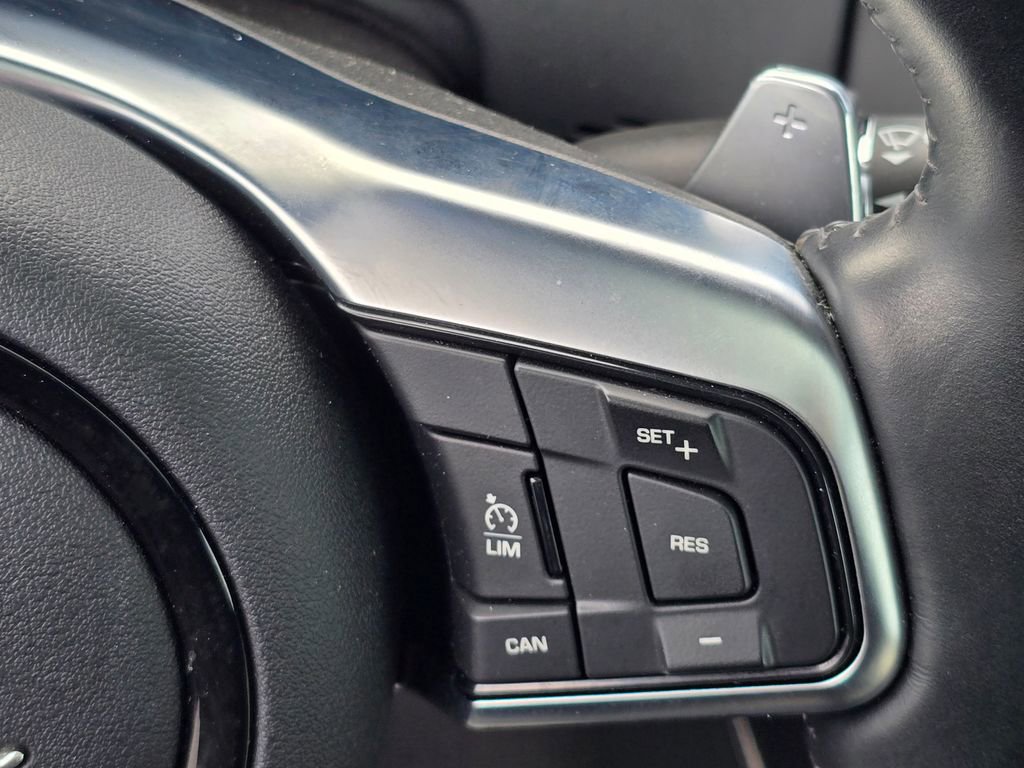 Used 2023 Jaguar F-TYPE Coupe RWD image 19