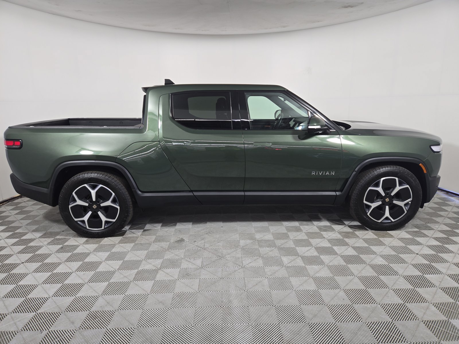 Used 2024 Rivian R1T Adventure Dual AWD/4WD image 6