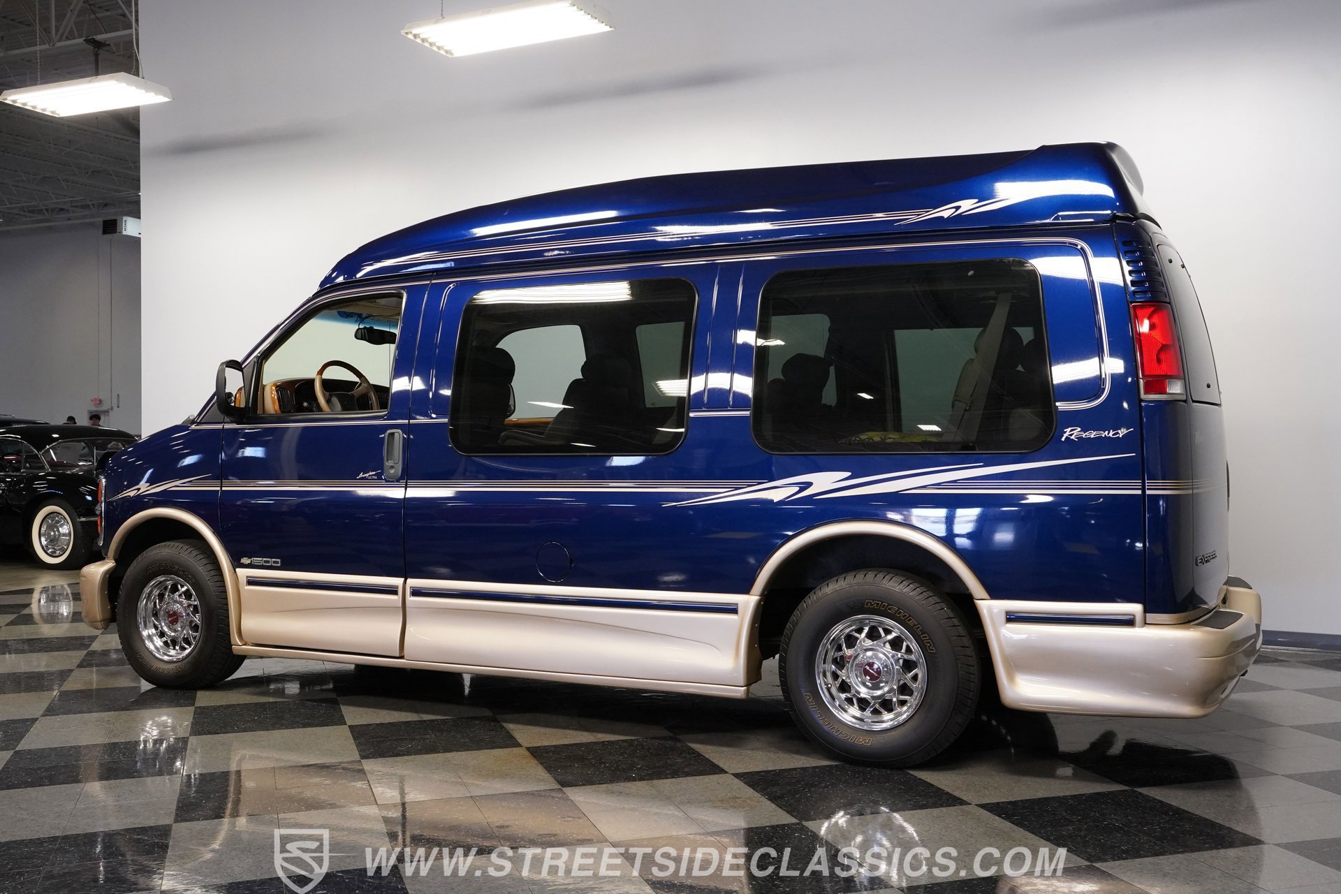 Used 2001 Chevrolet Express 1500 w/ Preferred Equipment Group 3 image 9