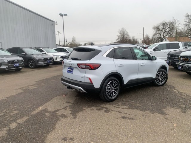 New 2025 Ford Escape SE w/ Class II Trailer Tow Package image 5
