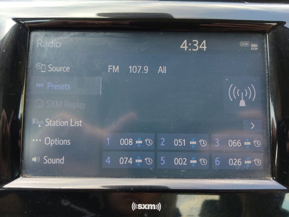 Used 2020 Toyota Camry SE image 25