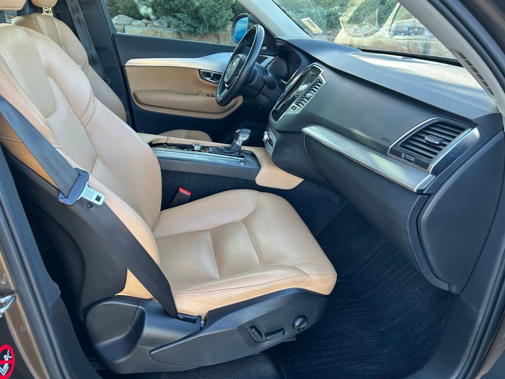 Used 2016 Volvo XC90 T6 Momentum AWD/4WD image 31
