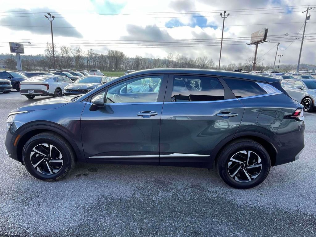 Used 2025 Kia Sportage LX image 28