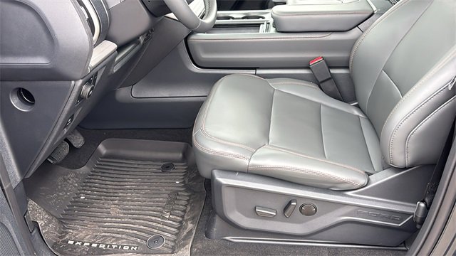 New 2025 Ford Expedition Active image 27