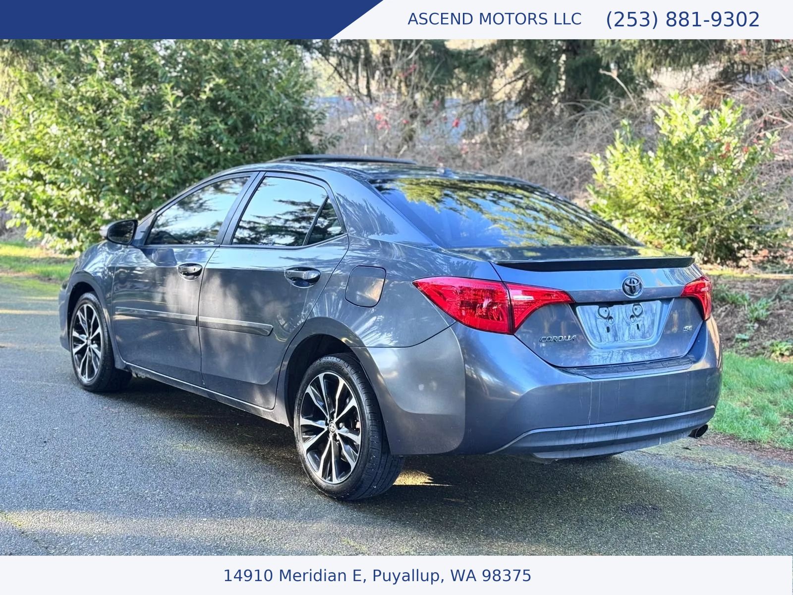 Used 2018 Toyota Corolla SE w/ SE Premium Package image 3