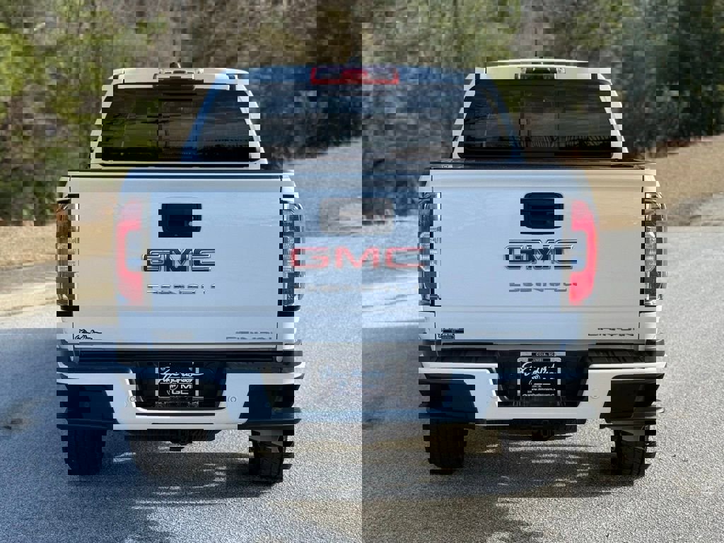 Used 2022 GMC Canyon Denali image 18