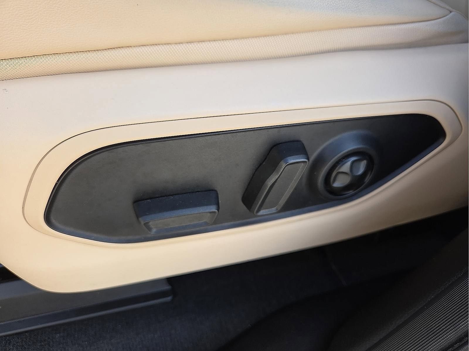 Used 2025 Jeep Grand Cherokee L Limited w/ Trailer Tow Package image 14