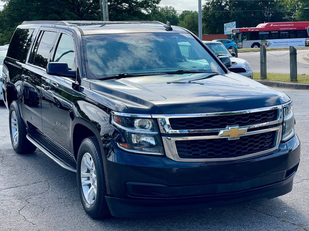 Used 2018 Chevrolet Suburban LT image 5