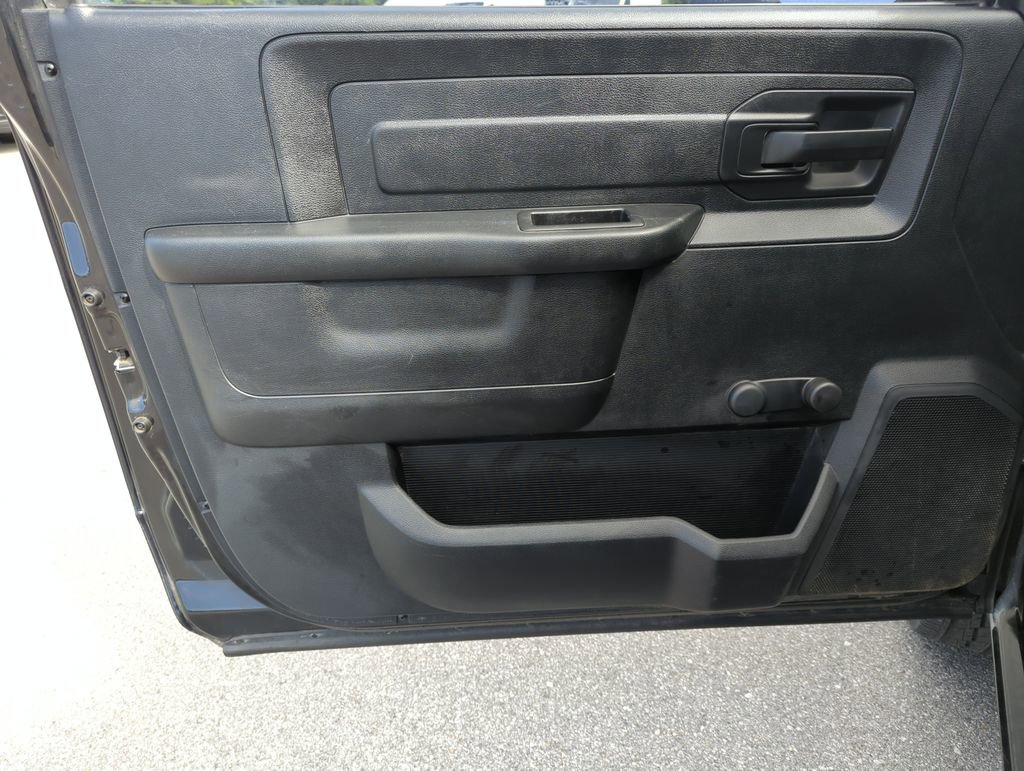 Used 2015 RAM 1500 Express RWD image 18