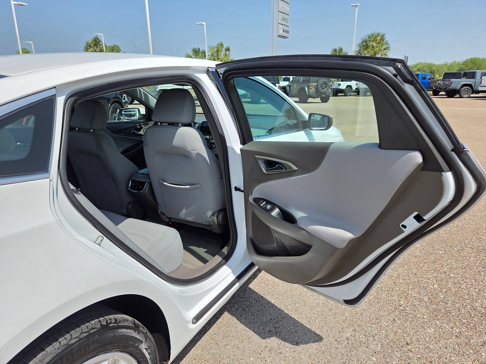 Used 2024 Chevrolet Malibu LT FWD image 16