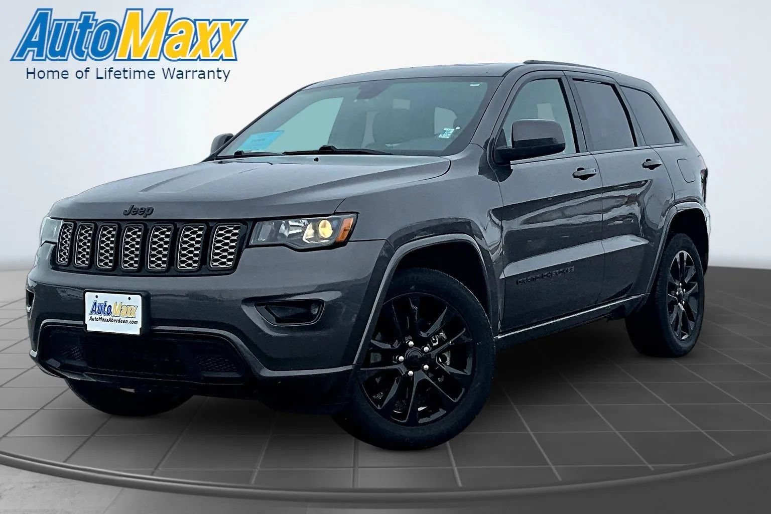 Used 2021 Jeep Grand Cherokee Laredo X AWD/4WD image 1