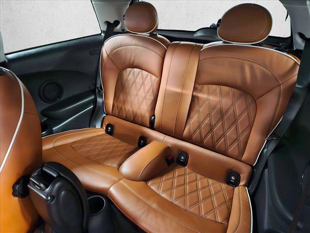 Used 2024 MINI Cooper 2-Door Hardtop w/ Signature Upholstery Package image 18