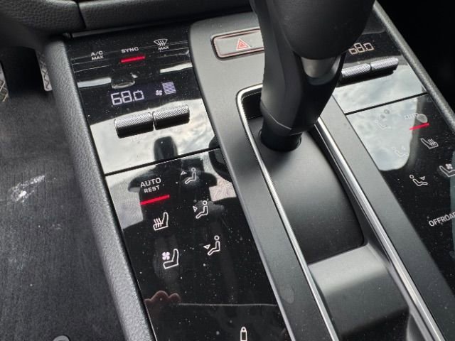 Used 2024 Porsche Macan Turbo image 34