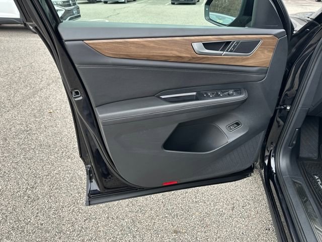 Certified 2025 Volkswagen Atlas SE image 11