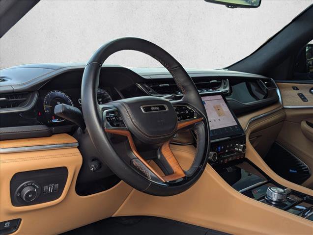 Used 2022 Jeep Grand Cherokee Summit AWD/4WD image 9