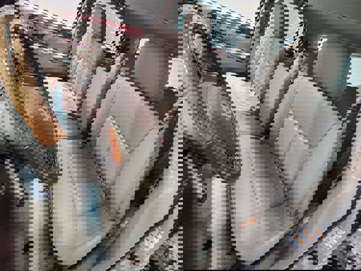 Used 2004 Lincoln Town Car Ultimate image 24