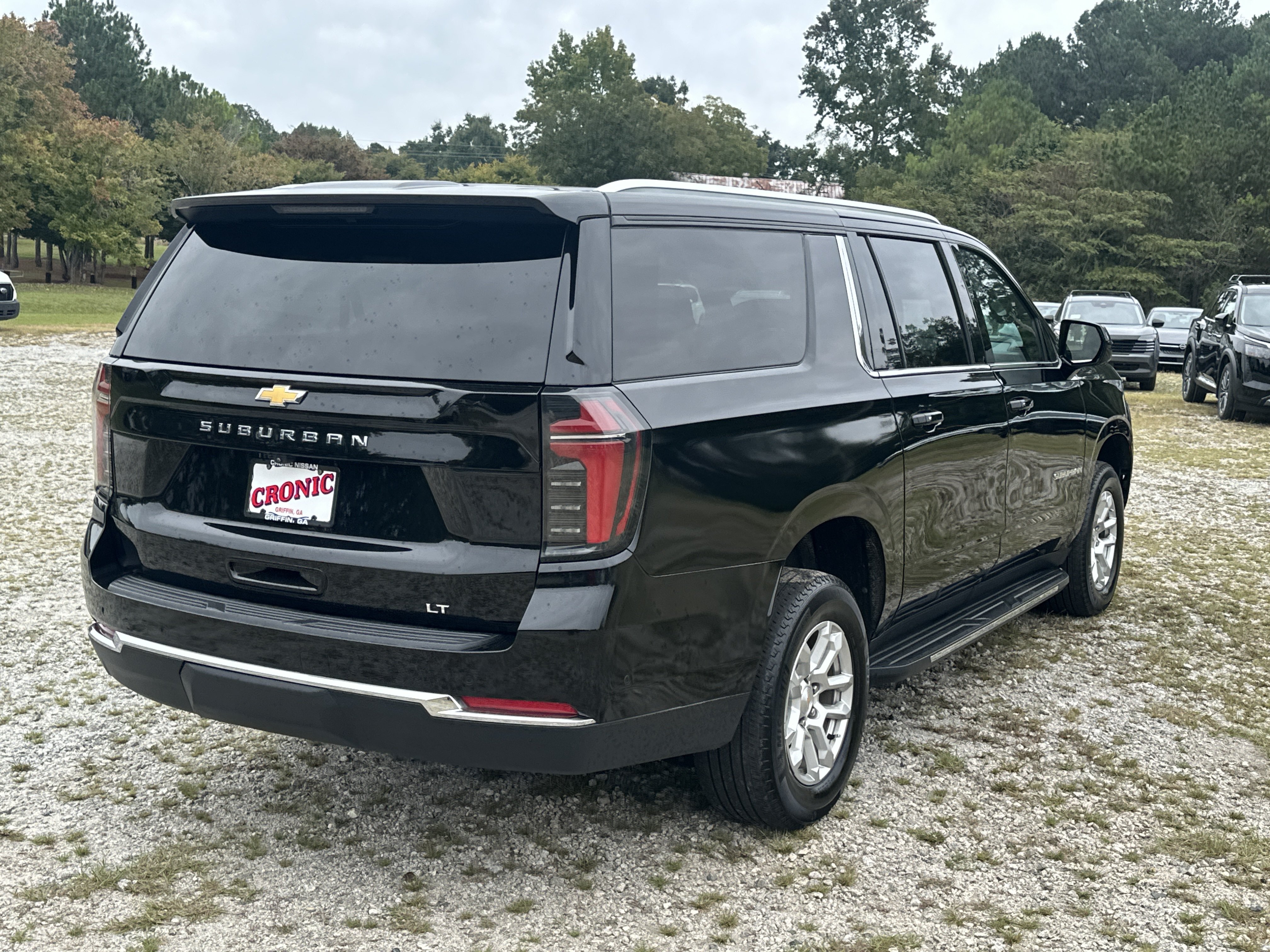 Used 2025 Chevrolet Suburban LT AWD/4WD image 5